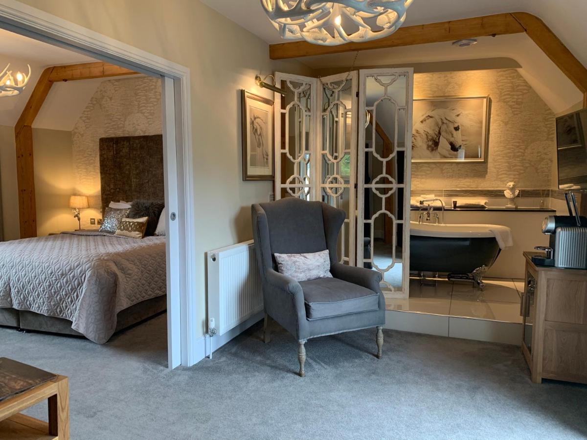 The Wheatsheaf Hotel, Sandbach Eksteriør bilde A suite at The Swan