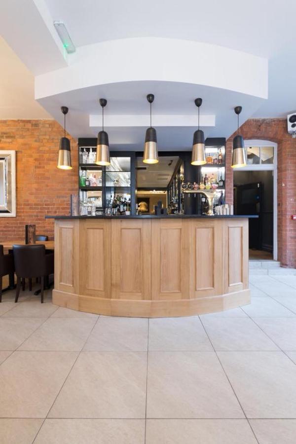 The Wheatsheaf Hotel, Sandbach Eksteriør bilde The bar at the restaurant